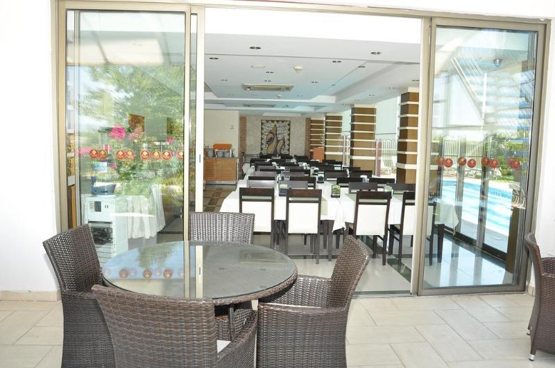 Ceres Hotel Belek Buitenkant foto